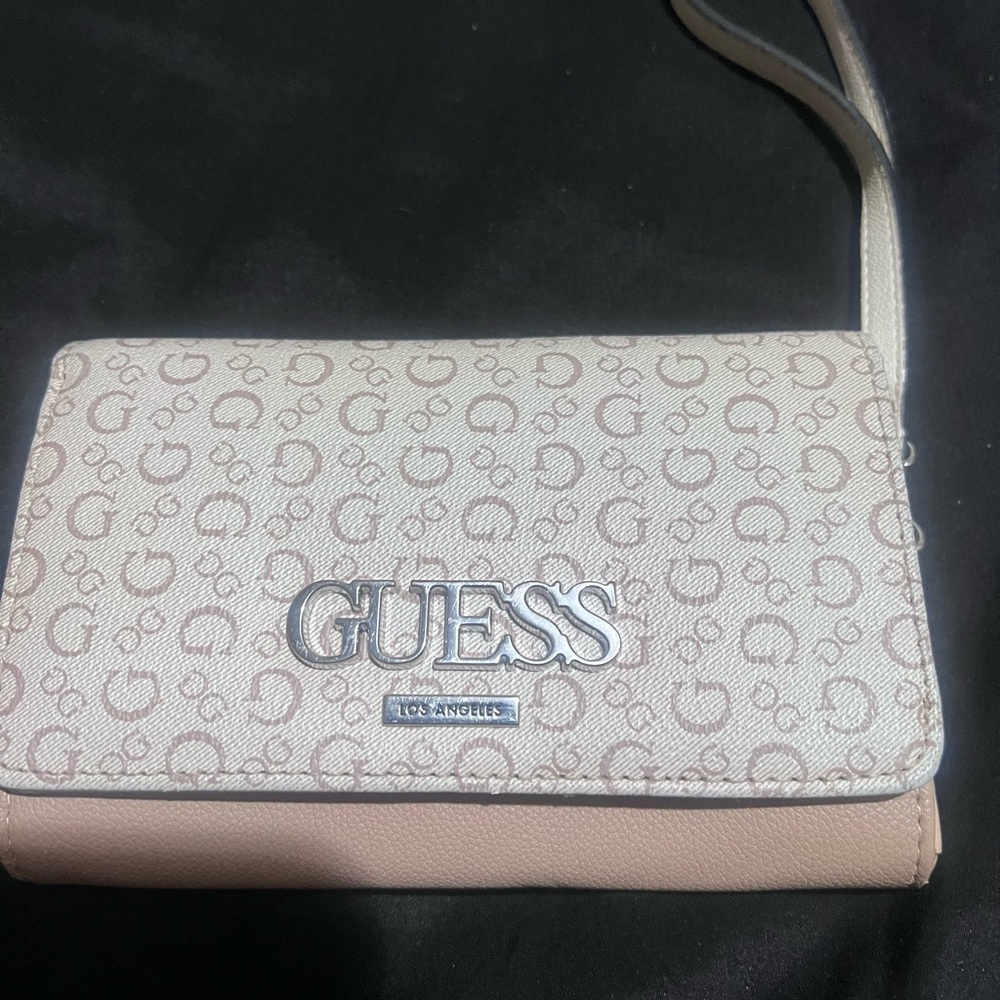 Guess clutch